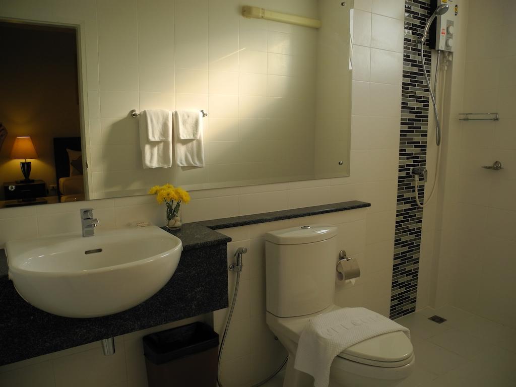 กรีน เฮาส์ ภูเก็ต Apartment Pa Khlok ภายนอก รูปภาพ