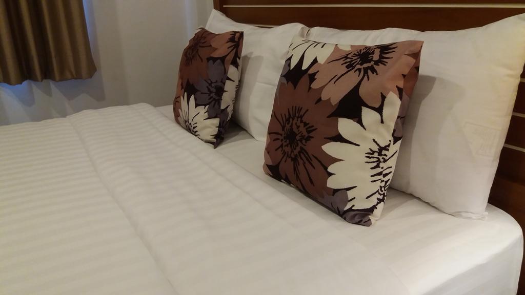 กรีน เฮาส์ ภูเก็ต Apartment Pa Khlok ภายนอก รูปภาพ